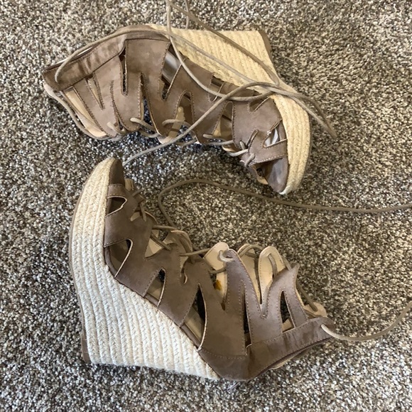 Wedge heels - Picture 1 of 1